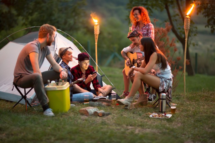 Découvrir le camping en groupe
